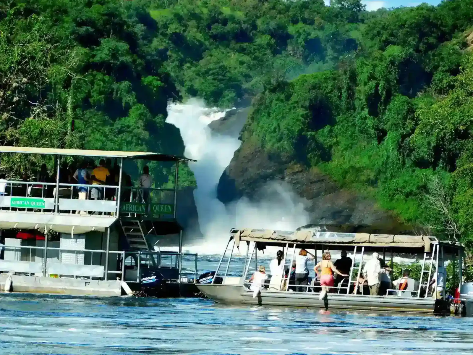 Boat tours in Murchison Falls