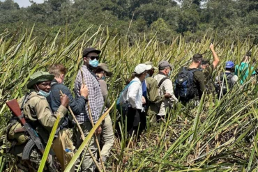 tourists-in-kahuzi-biega